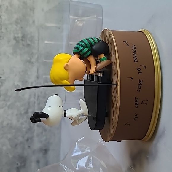 Hallmark Keepsake Ornament Peanuts 2004 Love To Dance! - Picture 11 of 12